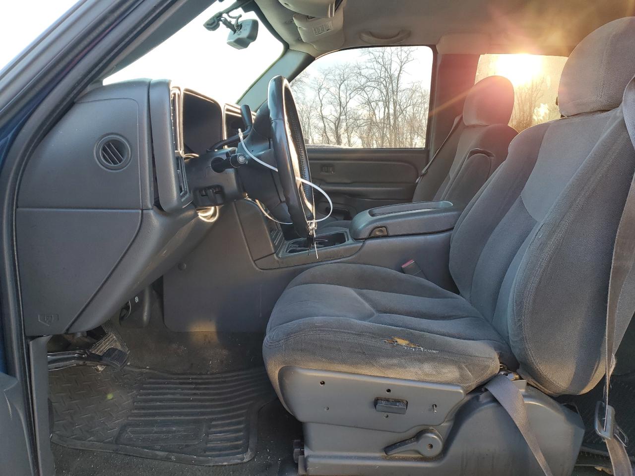 2004 GMC Sierra - Image 7