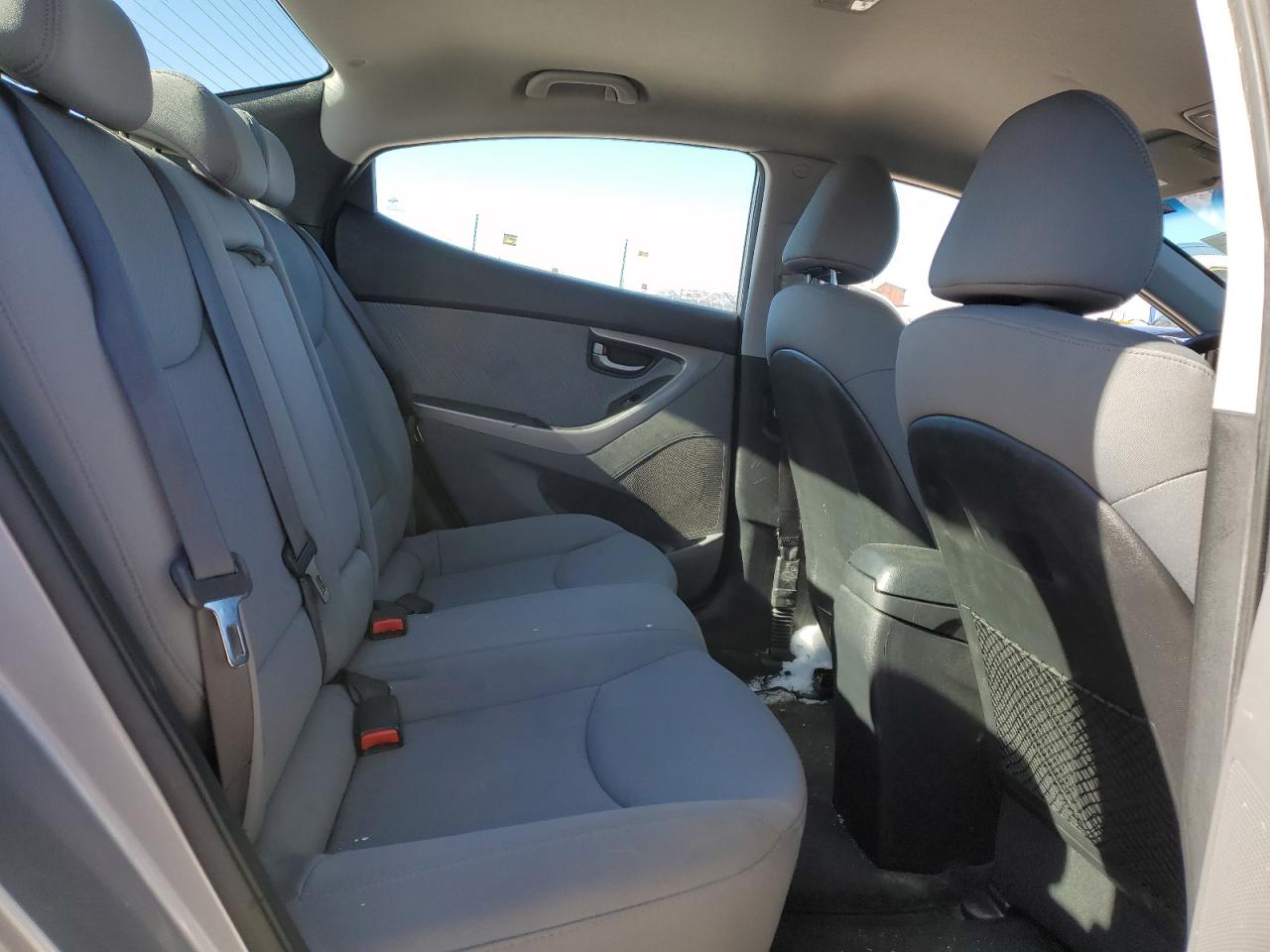 2012 Hyundai Elantra - Image 10