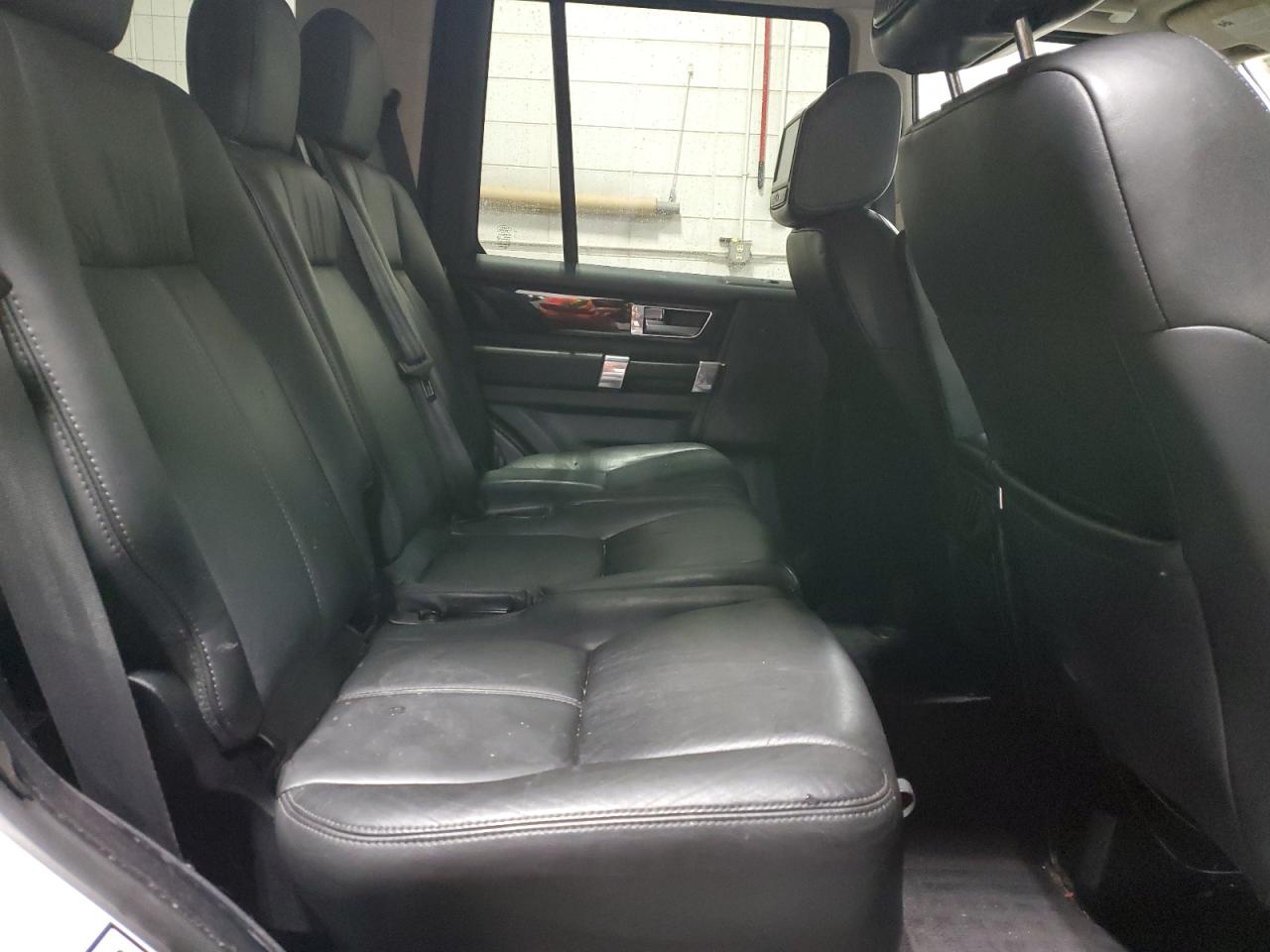2012 Land Rover LR4 - Image 12