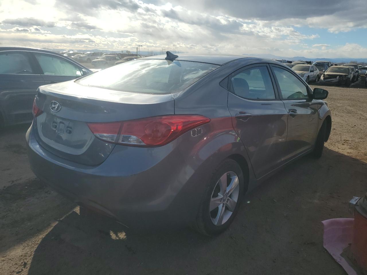 2013 Hyundai Elantra - Image 3