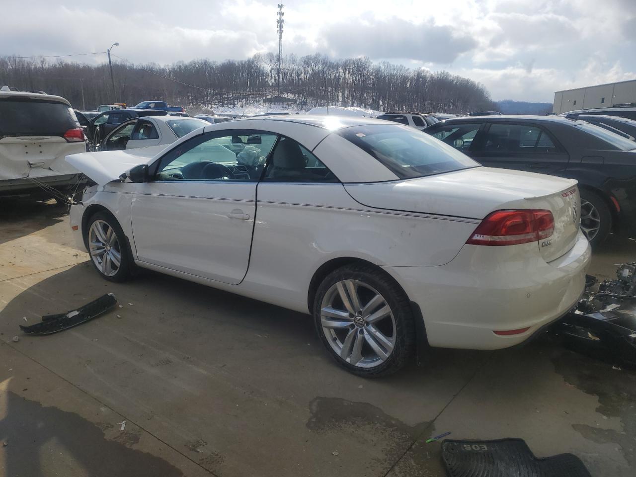 2014 Volkswagen Eos - Image 2