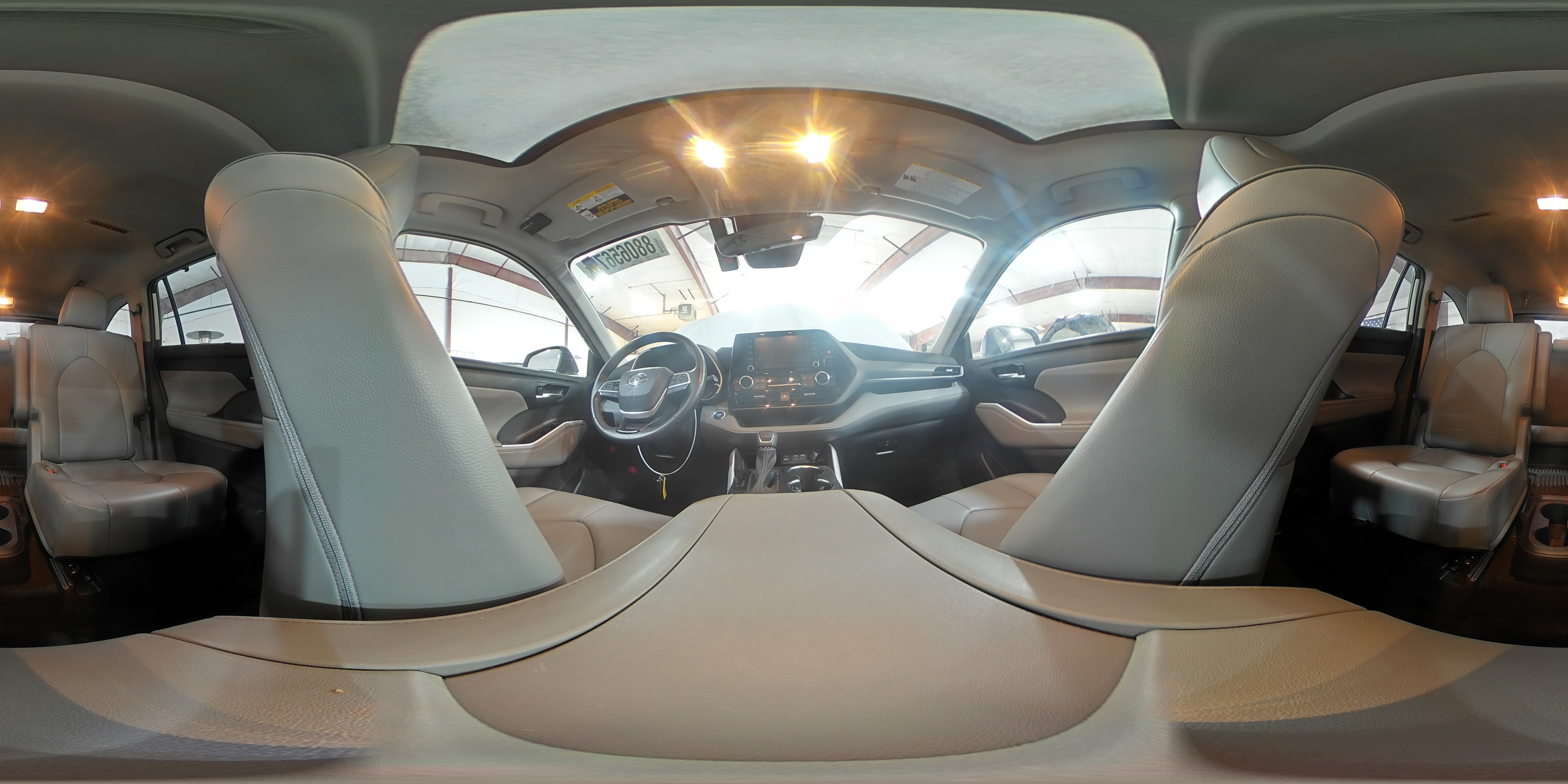 2022 Toyota Highlander - Image 15