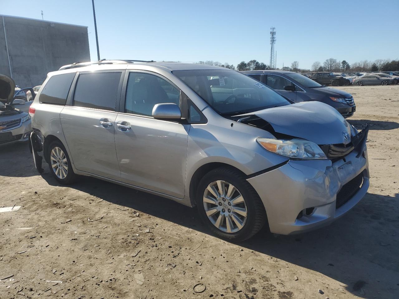 2013 Toyota Sienna - Image 4