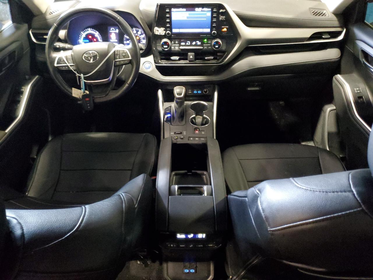 2022 Toyota Highlander - Image 8