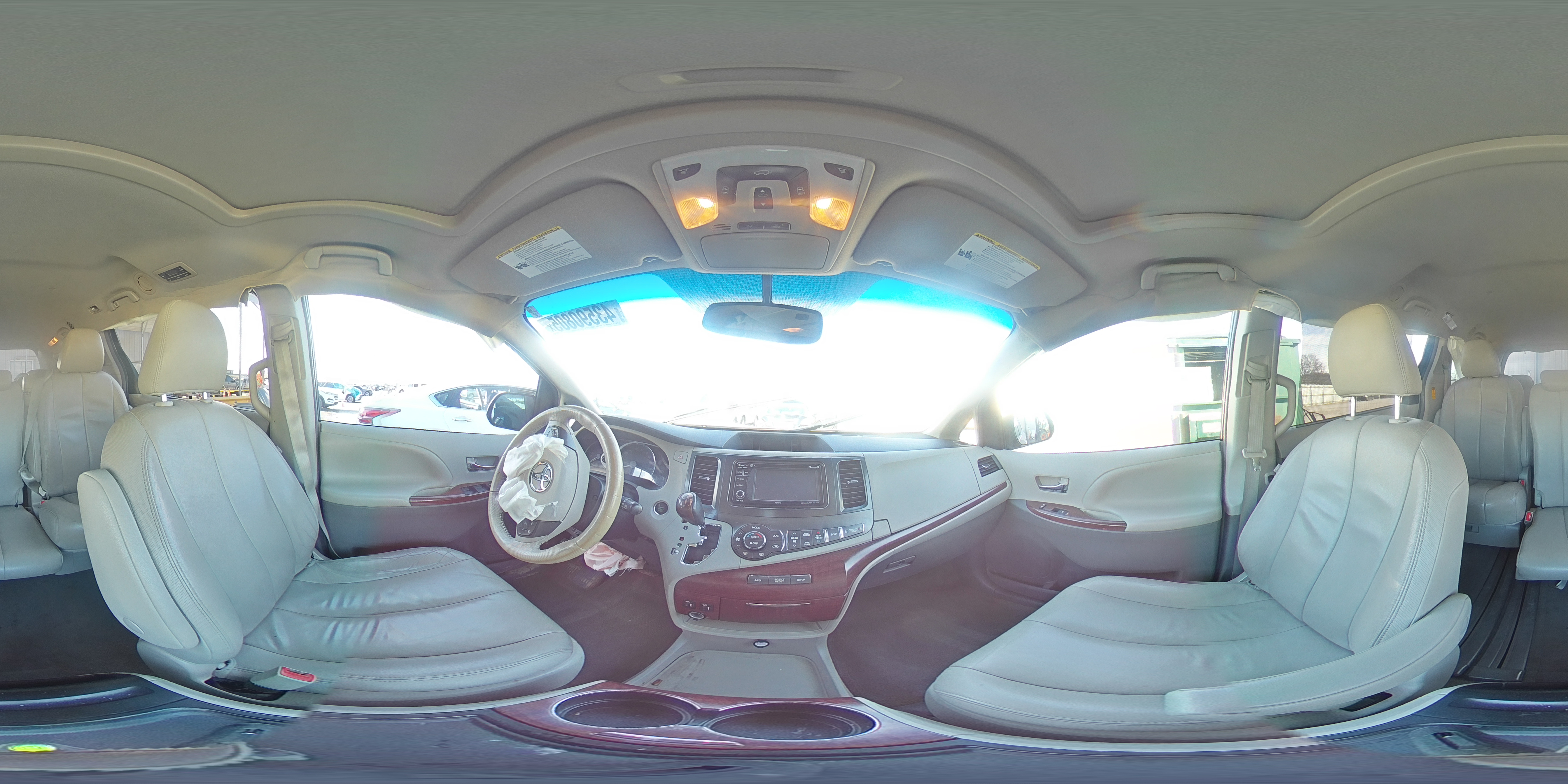 2014 Toyota Sienna - Image 15