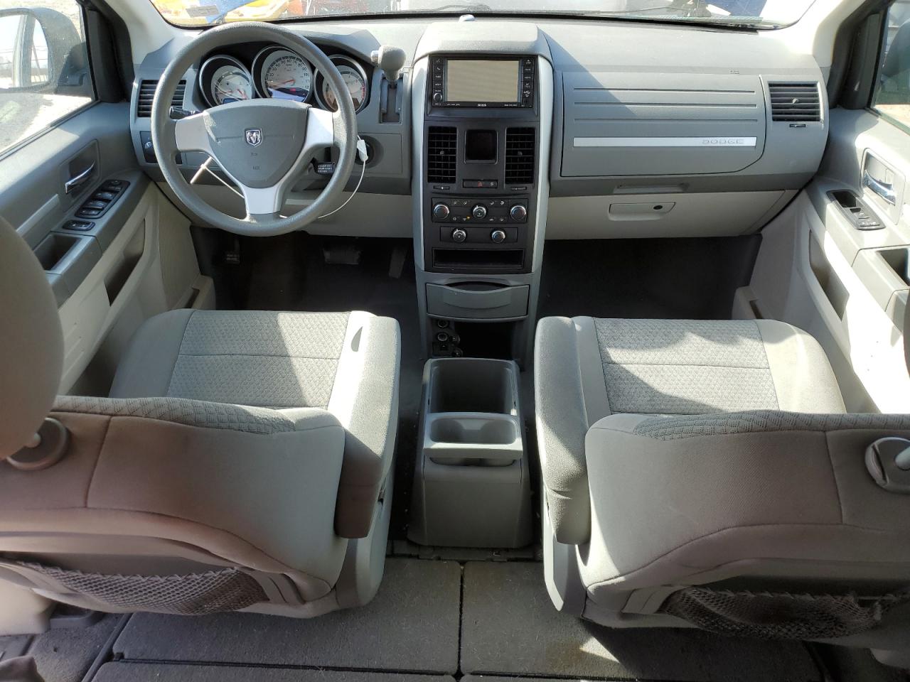 2010 Dodge Caravan - Image 8