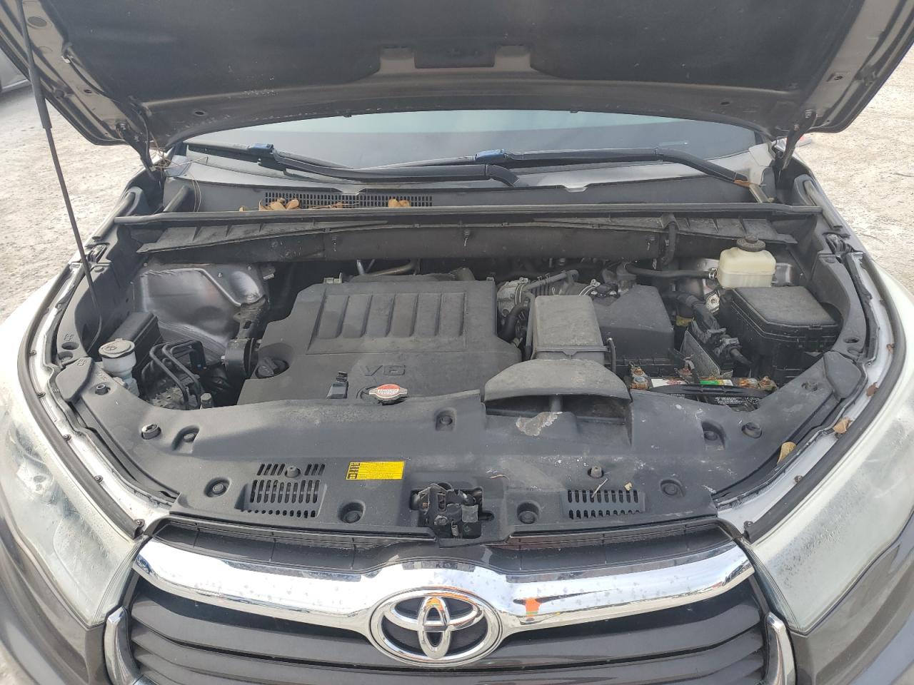 2016 Toyota Highlander - Image 12