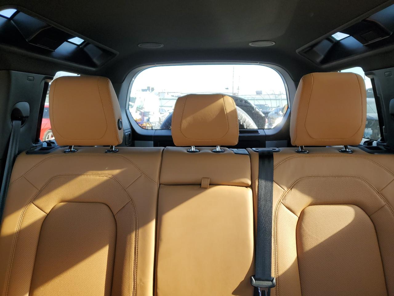 2023 Land Rover Defender - Image 10