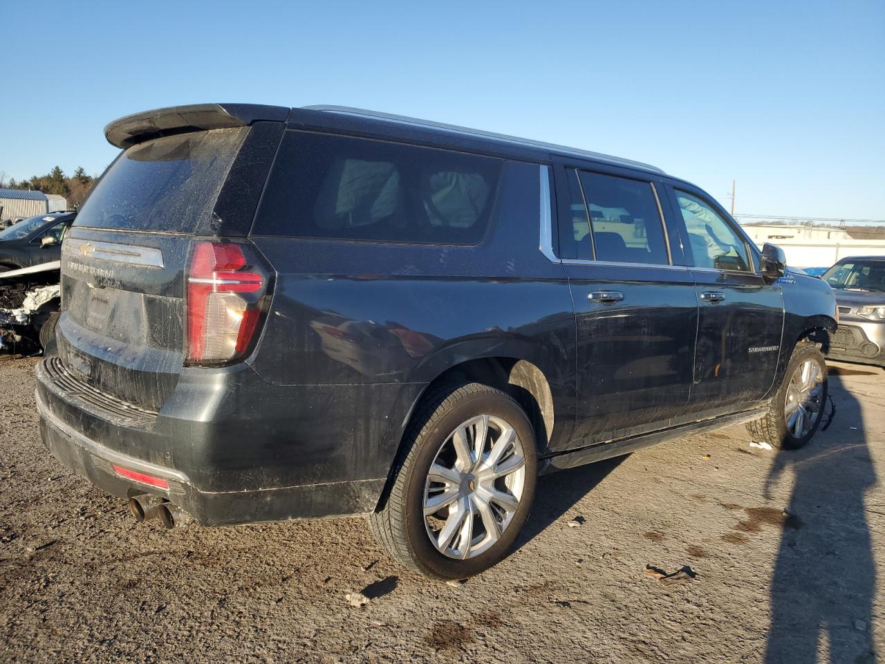 2021 Chevrolet Suburban - Image 3