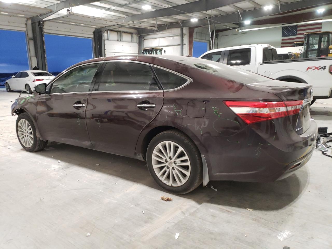 2014 Toyota Avalon - Image 2
