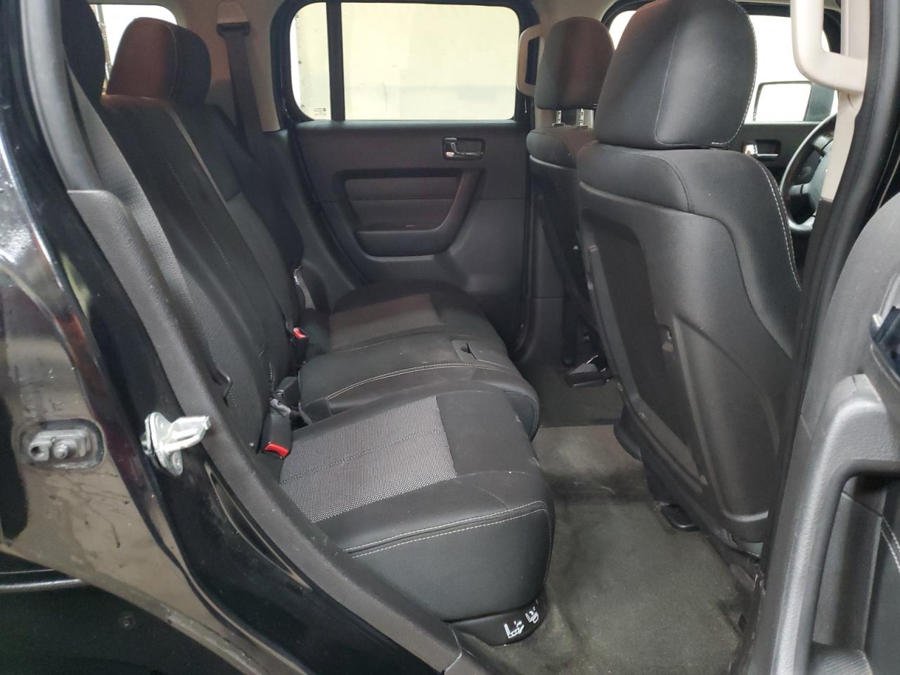 2009 Hummer H3 - Image 11