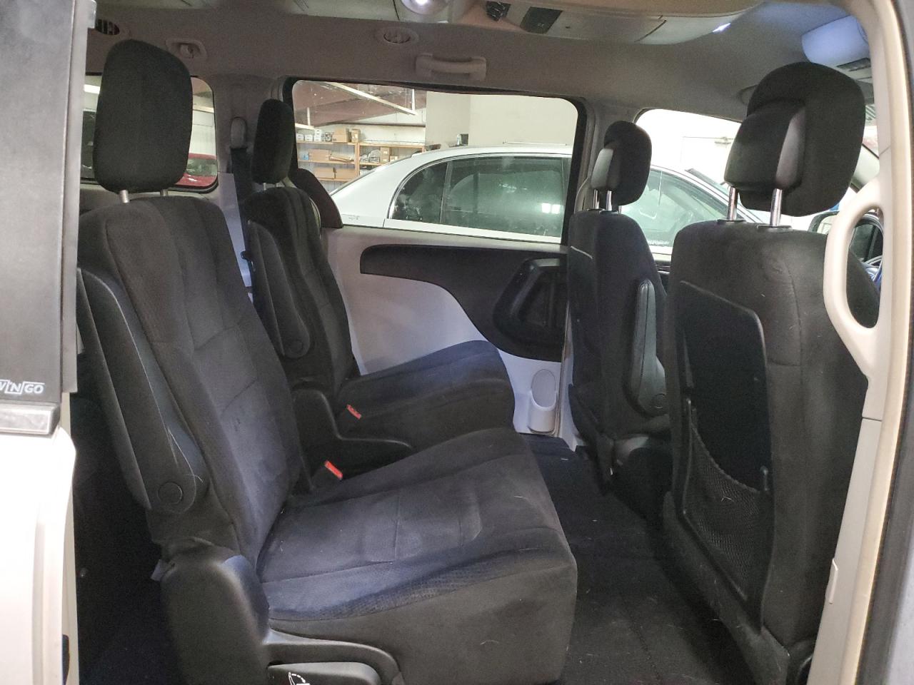 2011 Chrysler Town & Country - Image 11