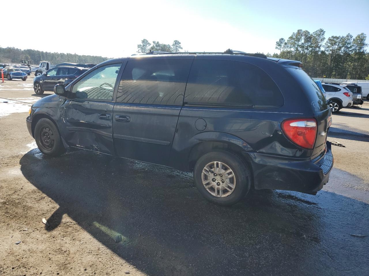 2005 Chrysler Town & Country - Image 2