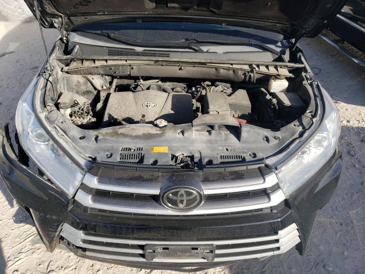 2019 Toyota Highlander - Image 12