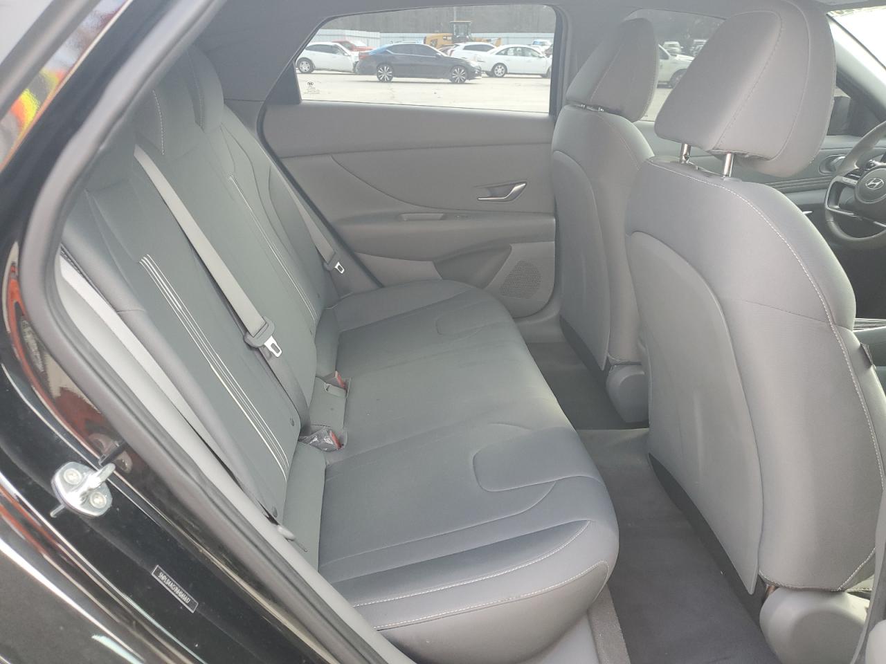2022 Hyundai Elantra - Image 10