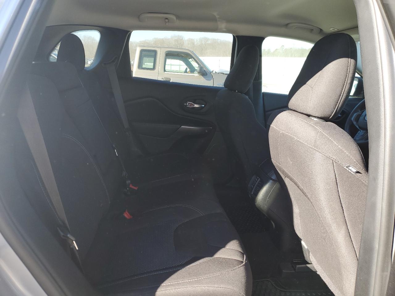 2019 Jeep Grand Cherokee - Image 11
