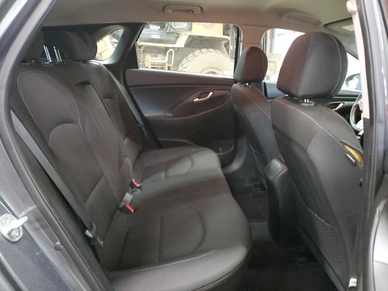 2018 Hyundai Elantra - Image 11
