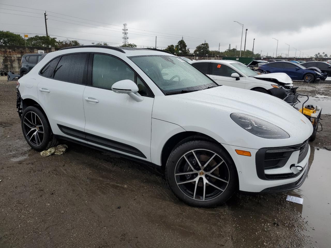 2024 Porsche Macan - Image 4