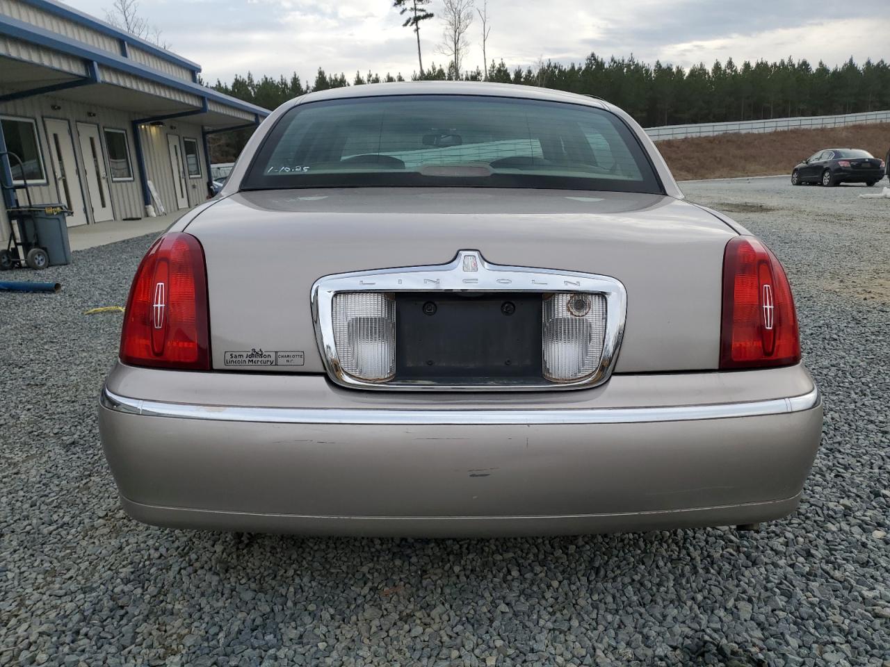 2000 Lincoln Town Car - Image 6