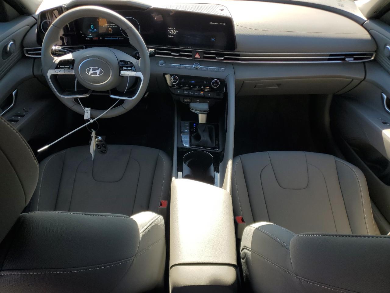 2024 Hyundai Elantra - Image 8