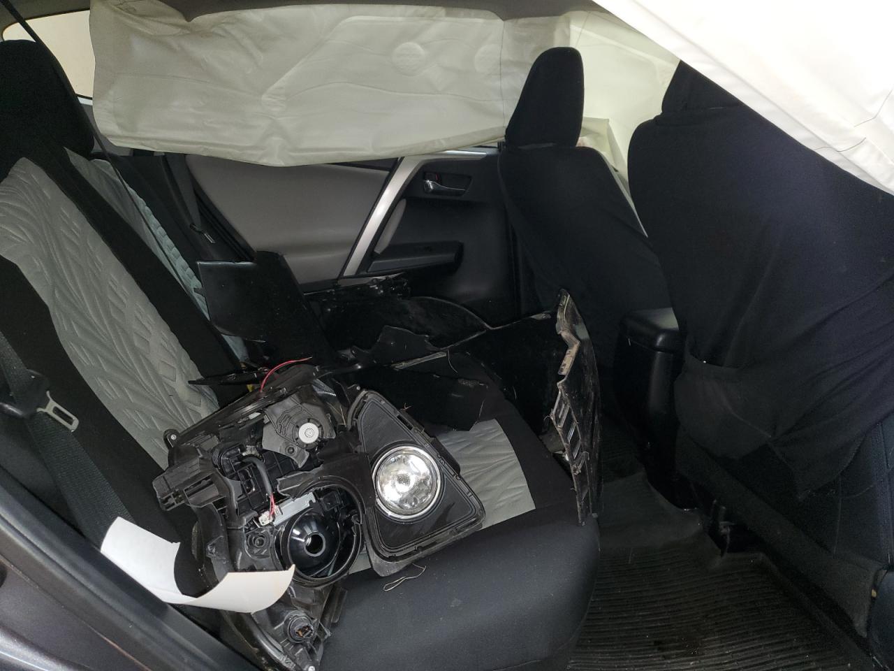 2018 Toyota RAV 4 - Image 12