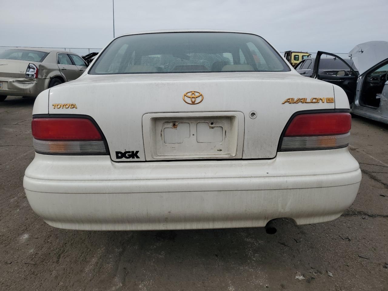 1997 Toyota Avalon - Image 6
