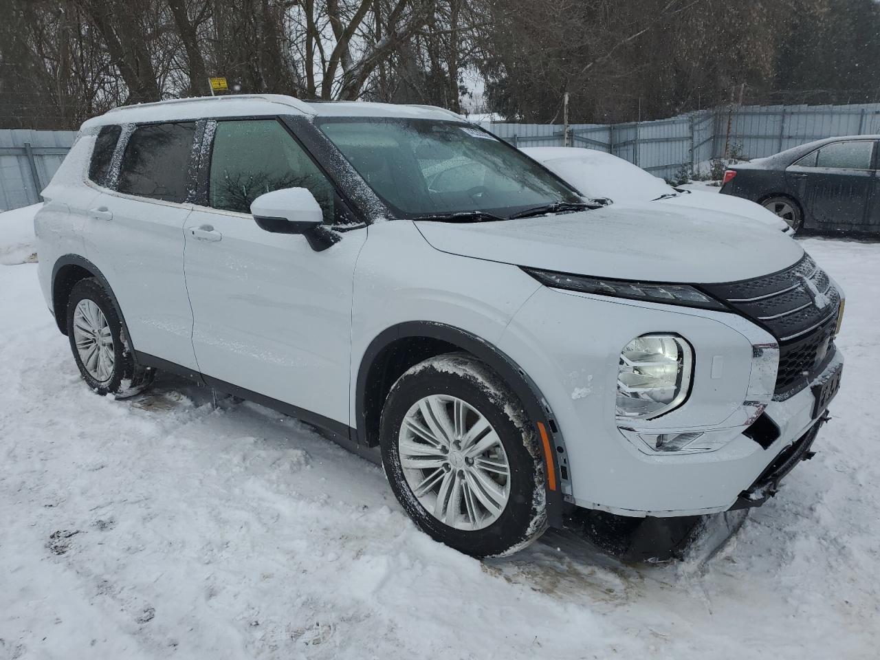 2024 Mitsubishi Outlander - Image 4