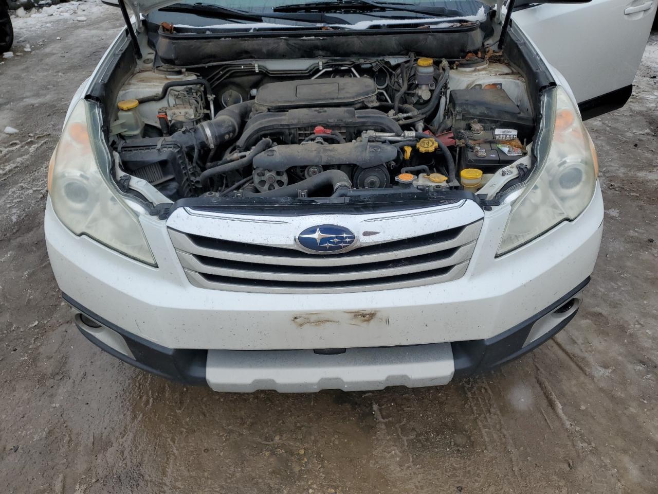 2011 Subaru Outback - Image 12
