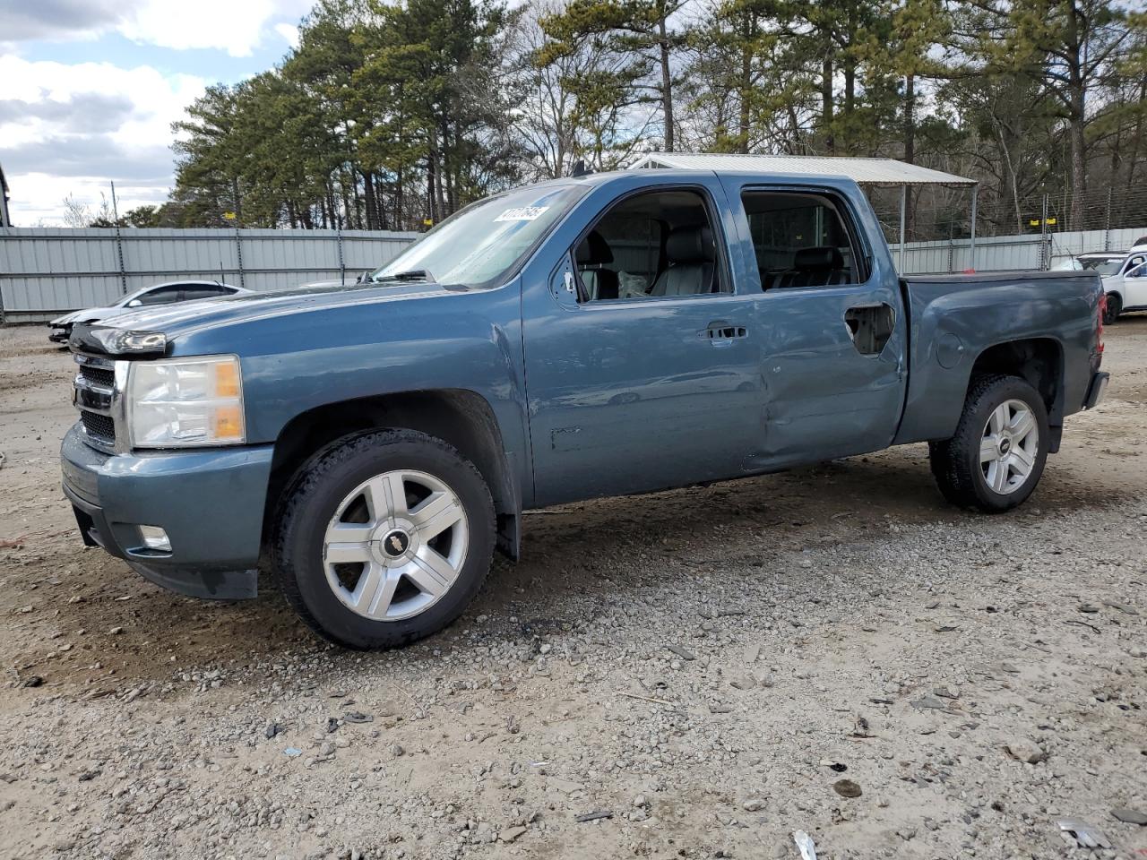 2007 Chevrolet Silverado - Image 1