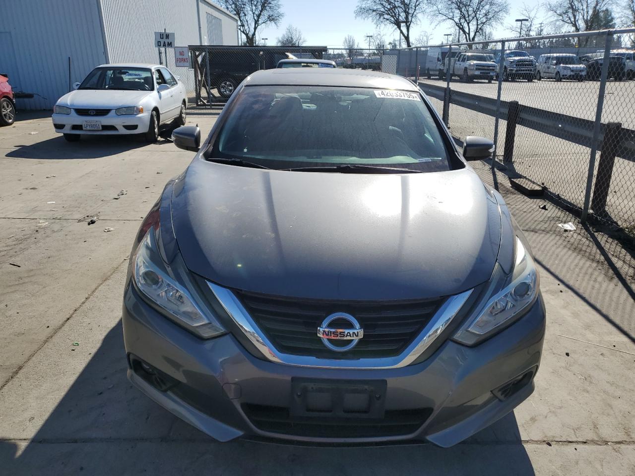 2016 Nissan Altima - Image 5