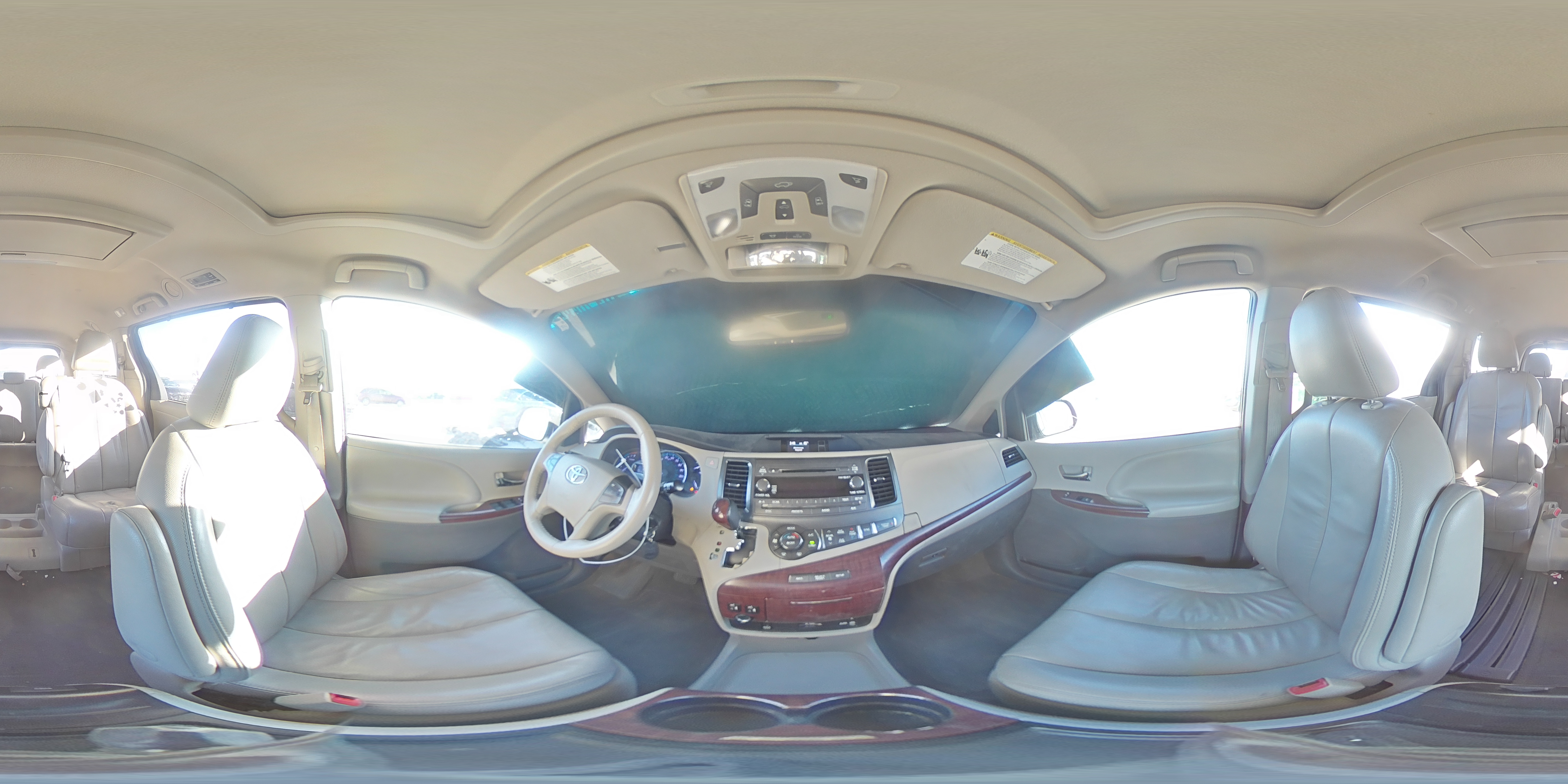 2012 Toyota Sienna - Image 13