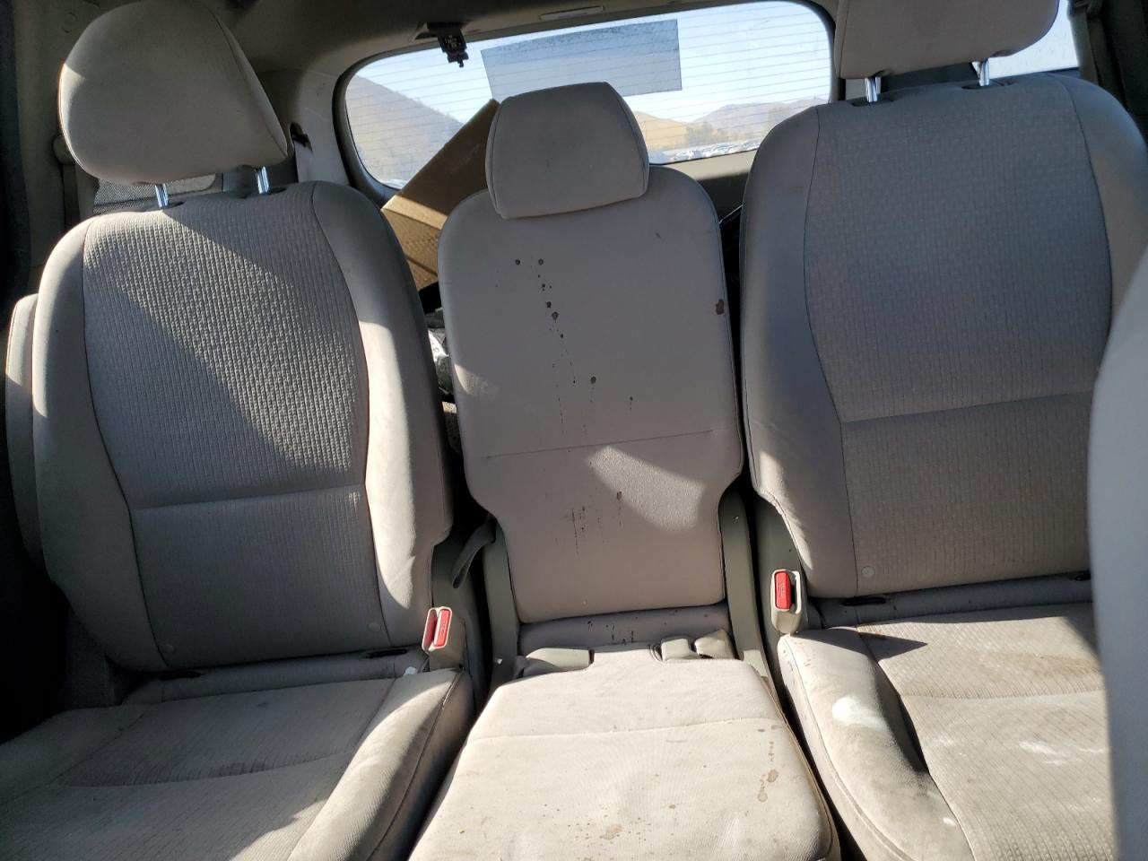2016 Kia Sedona - Image 10