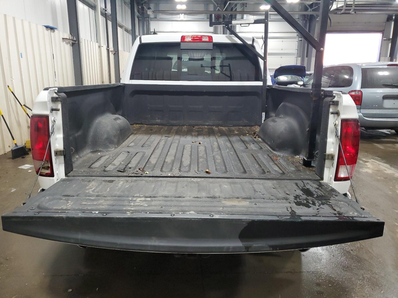 2015 RAM 1500 - Image 6