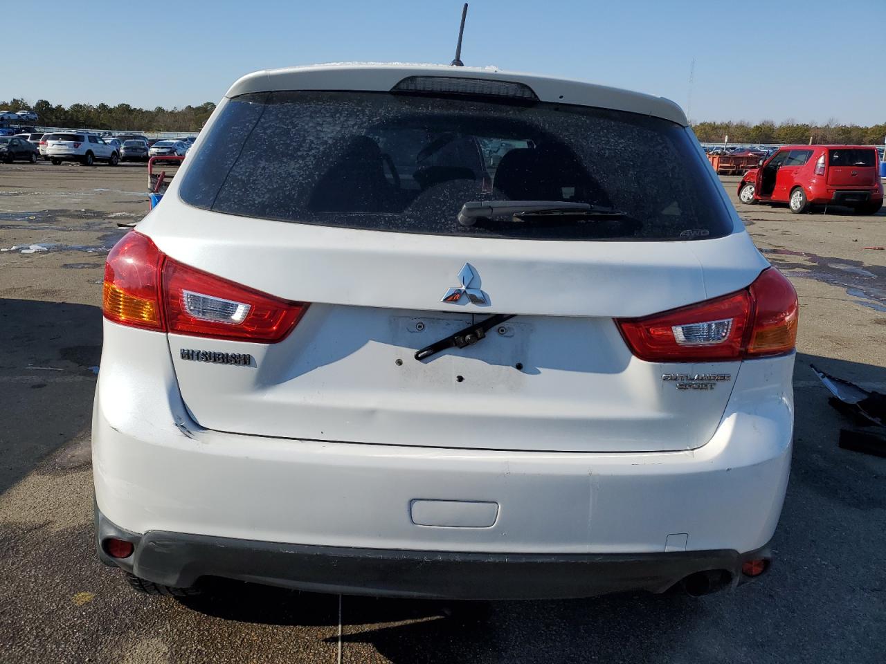 2015 Mitsubishi Outlander - Image 6
