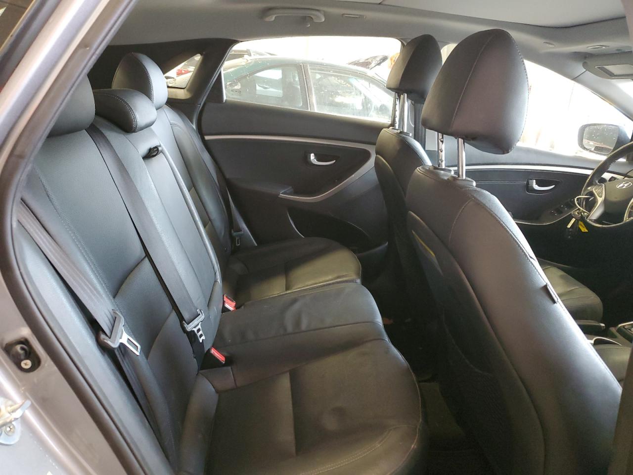 2013 Hyundai Elantra - Image 10