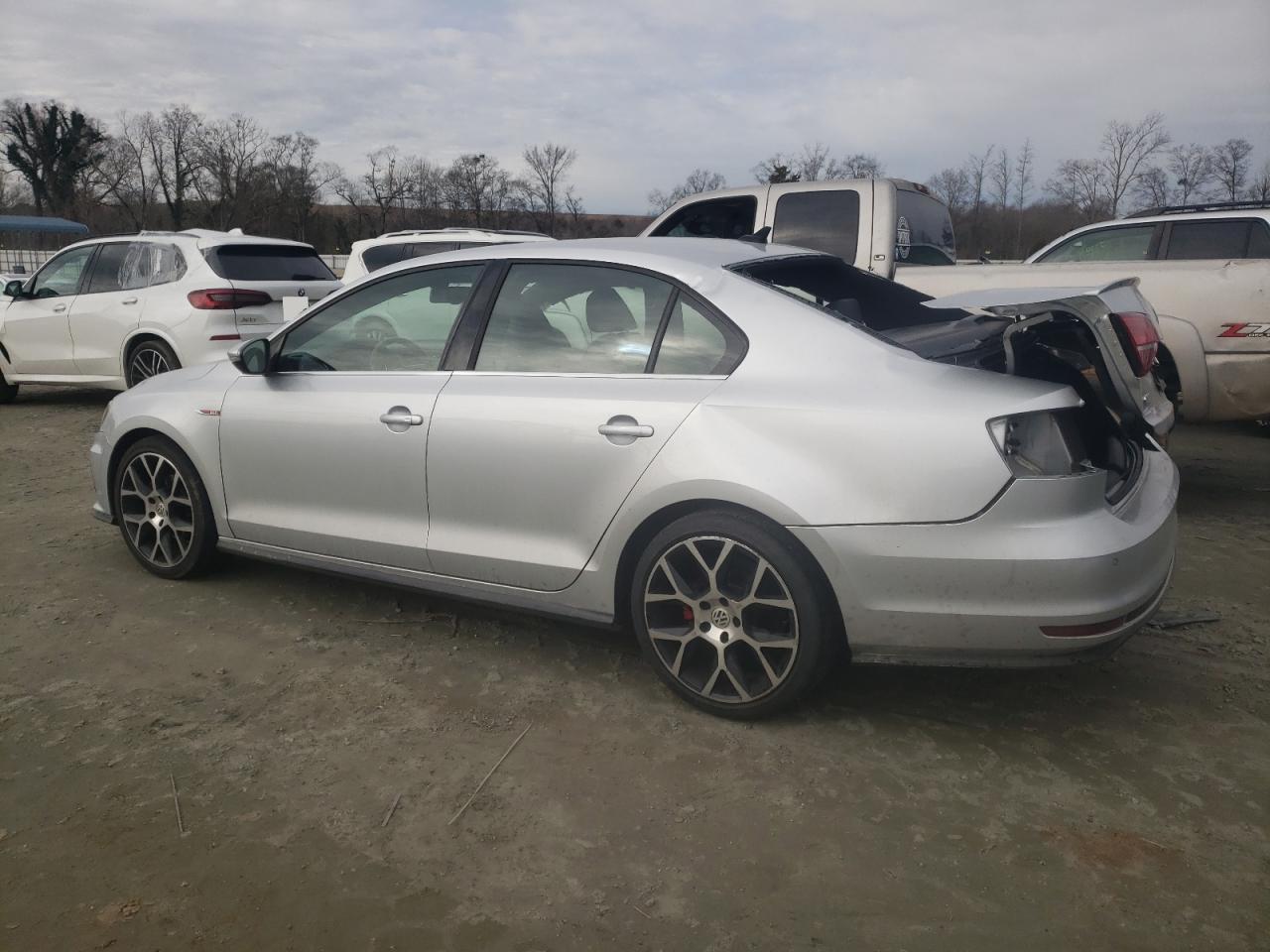 2016 Volkswagen Jetta - Image 2