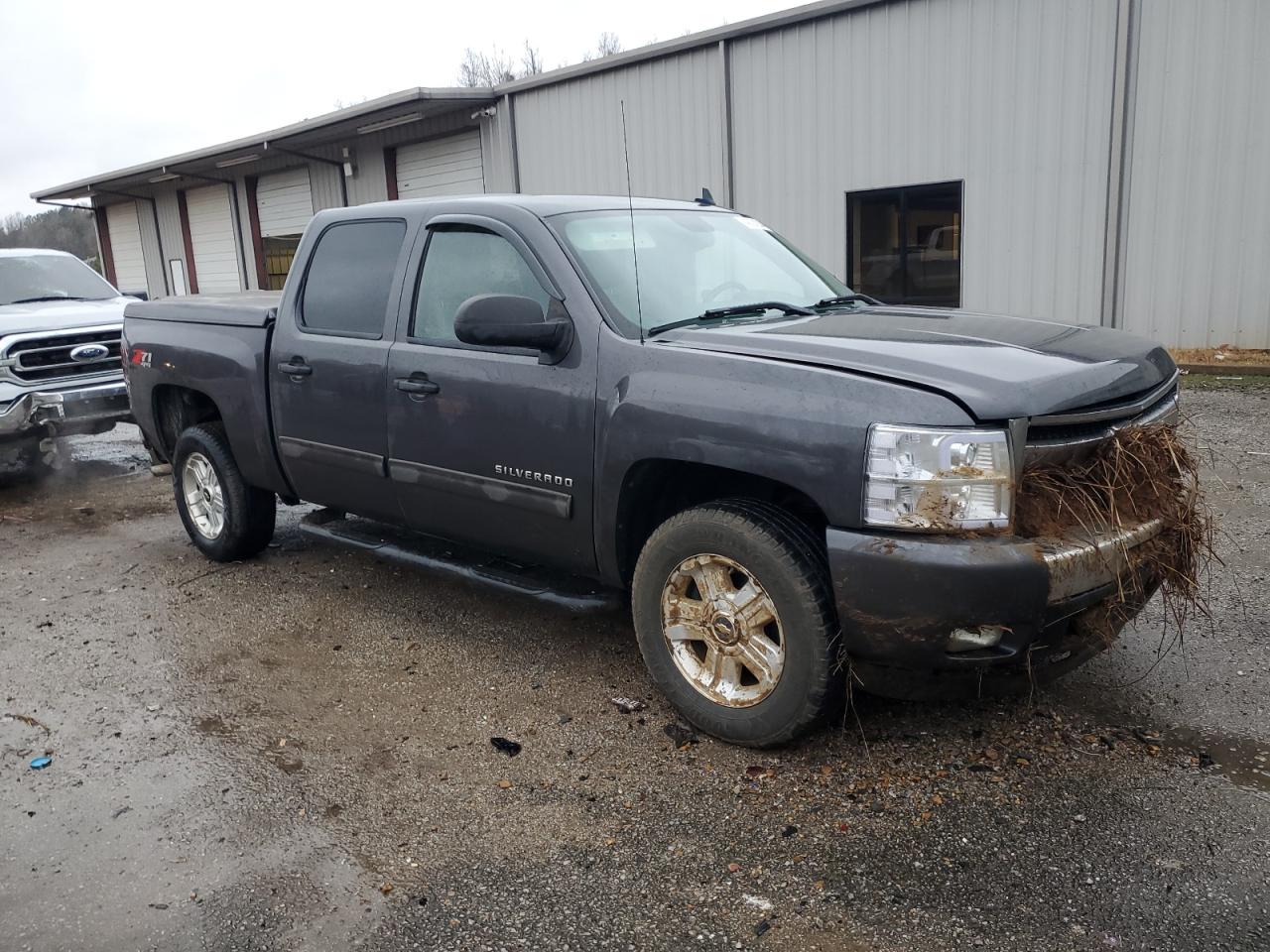 2011 Chevrolet Silverado - Image 4