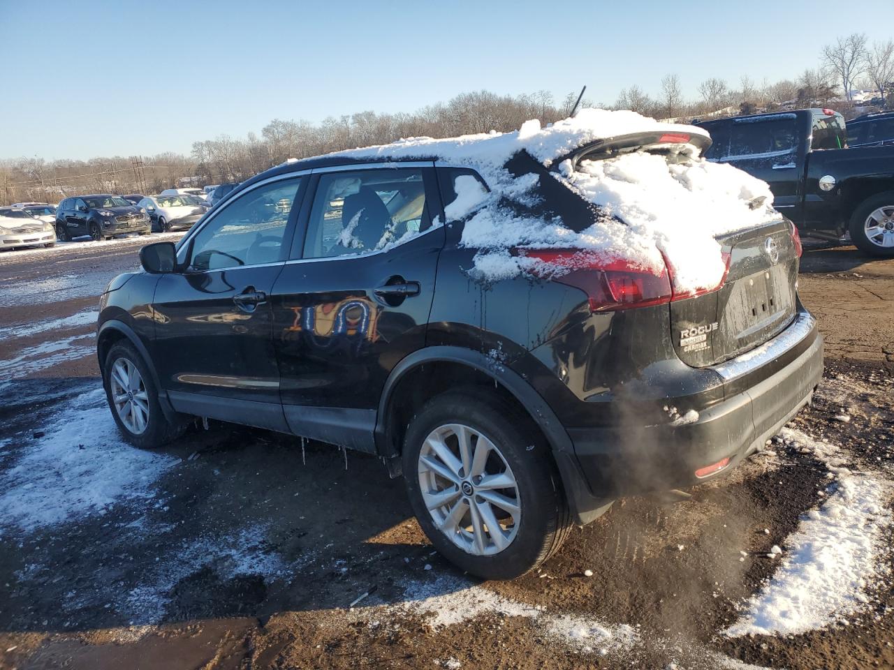 2019 Nissan Rogue - Image 2