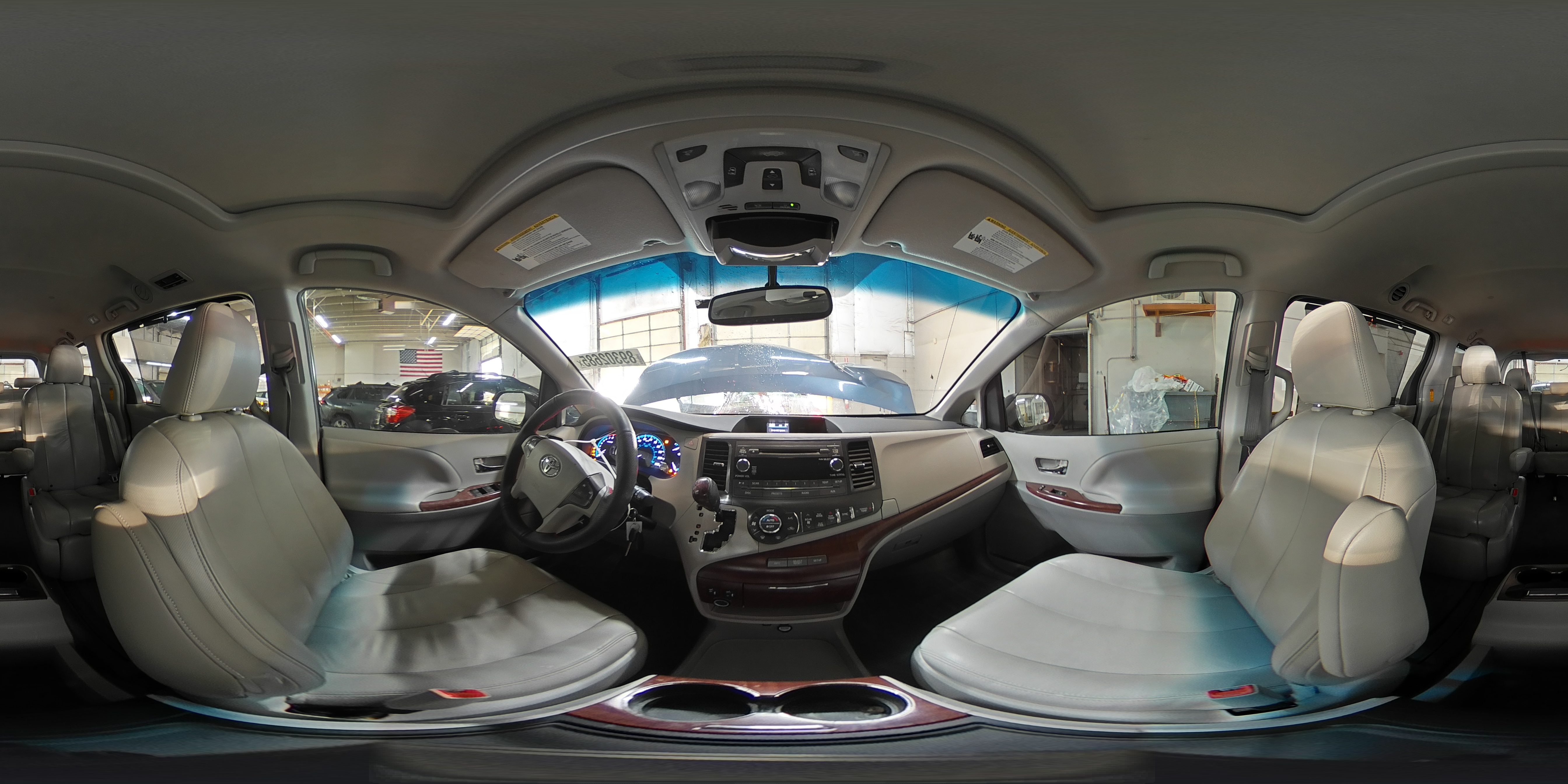 2014 Toyota Sienna - Image 15