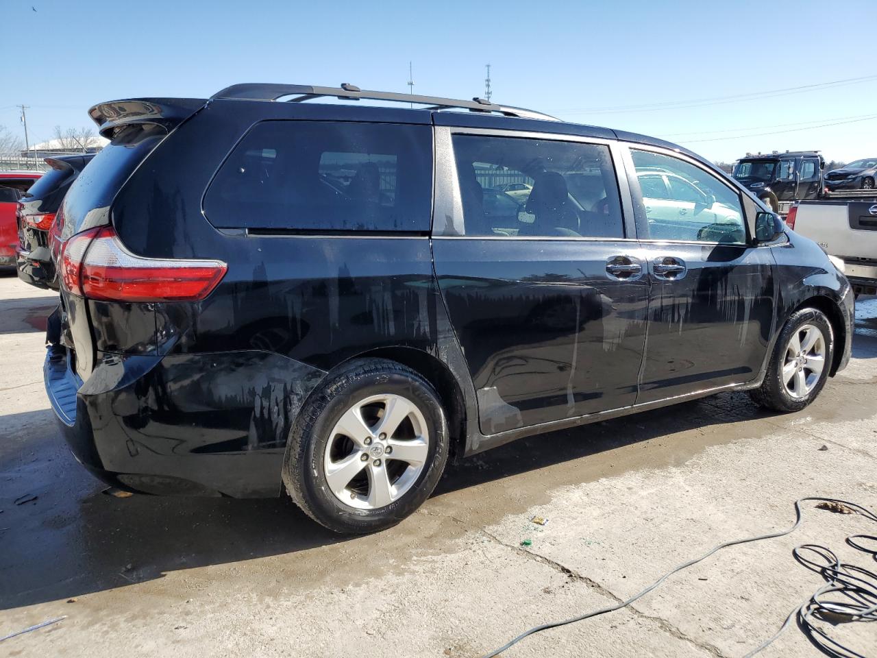 2015 Toyota Sienna - Image 3