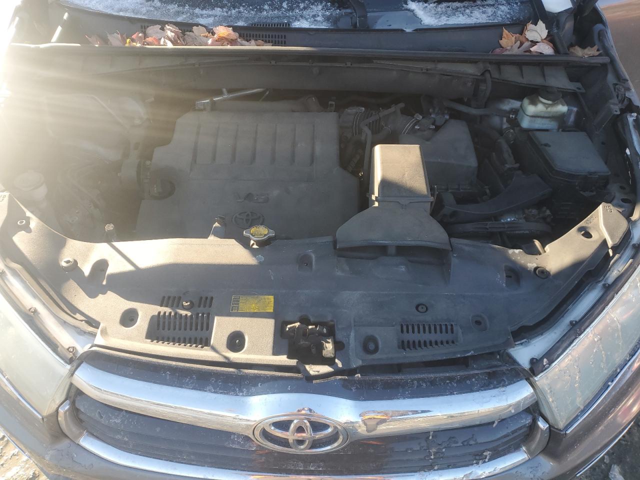 2015 Toyota Highlander - Image 13