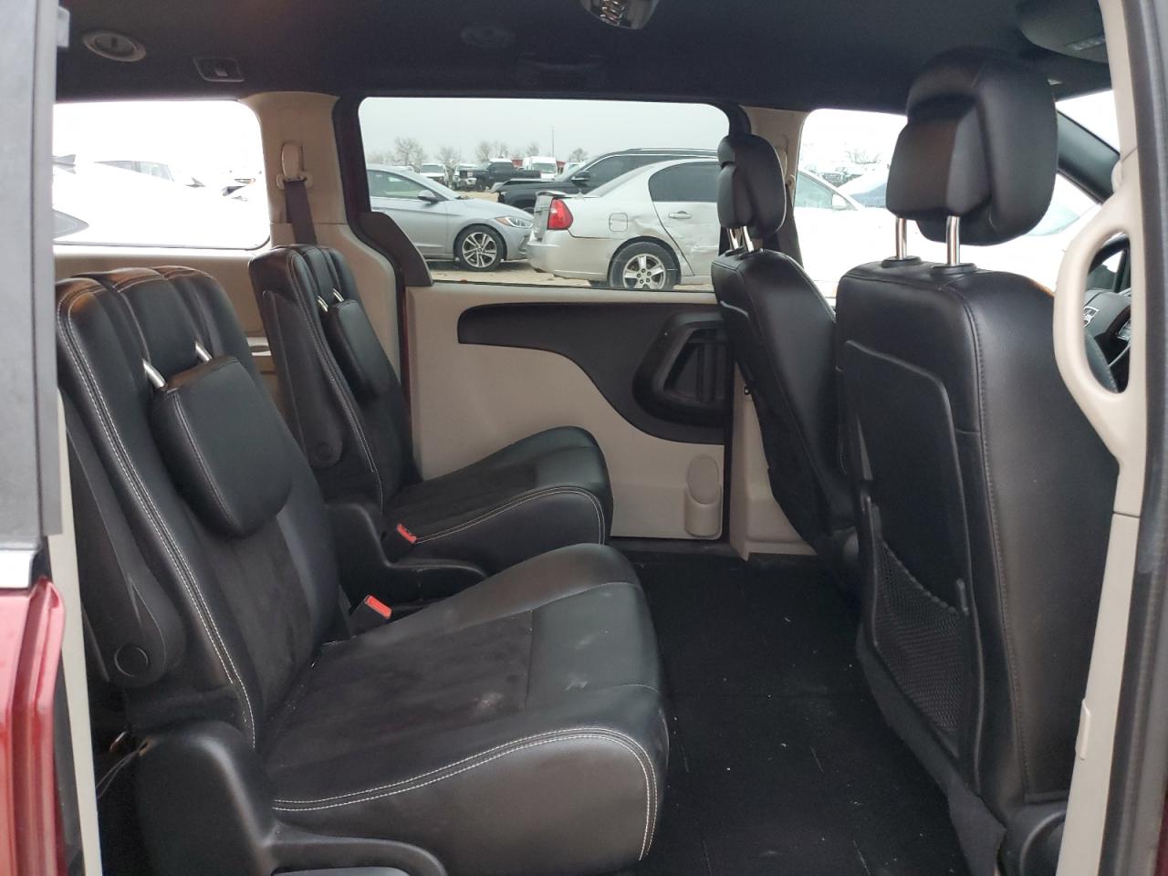 2019 Dodge Caravan - Image 11