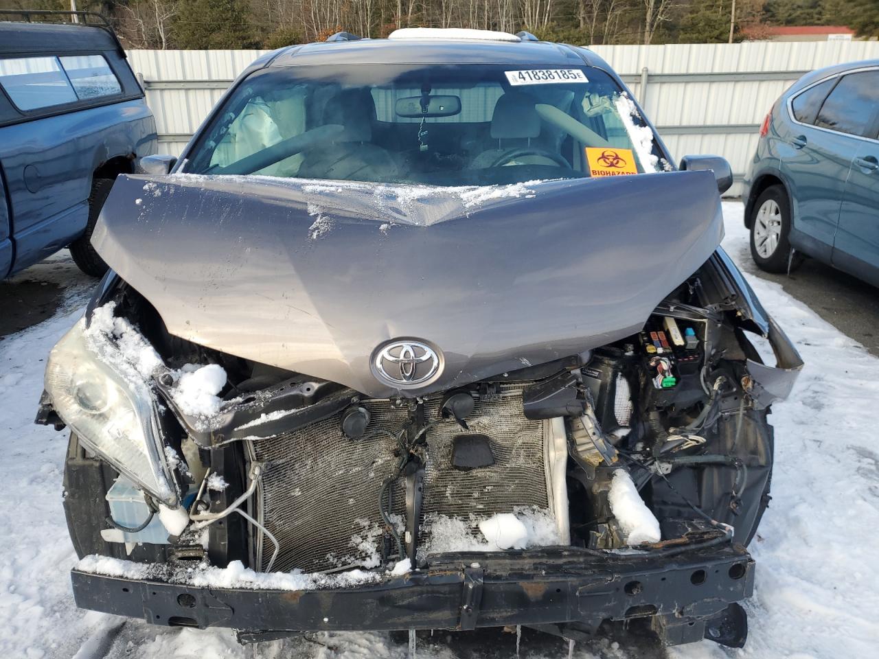 2015 Toyota Sienna - Image 5