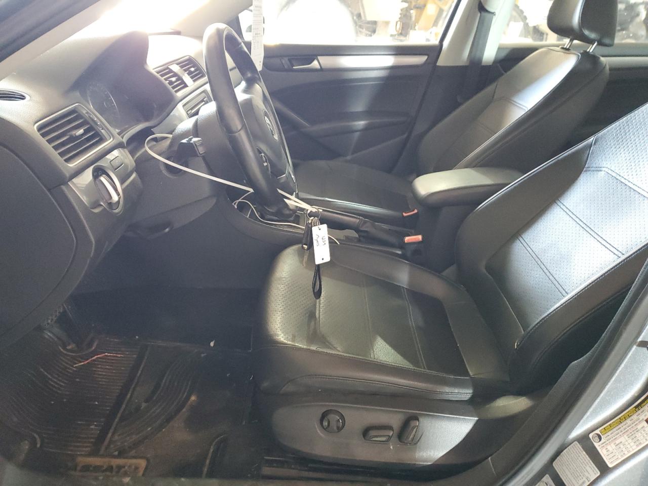 2015 Volkswagen Passat - Image 7
