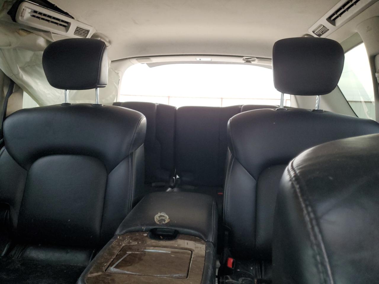 2017 Infiniti QX80 - Image 10