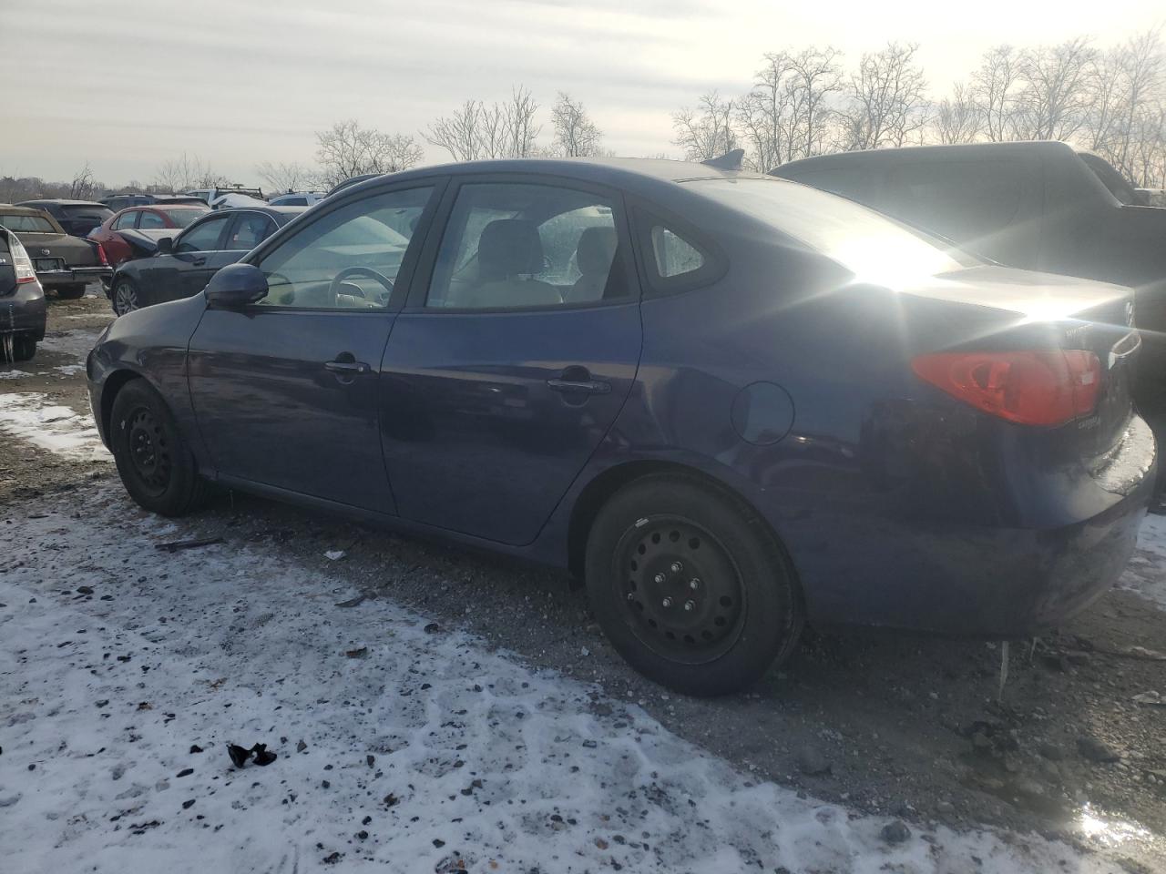 2010 Hyundai Elantra - Image 2