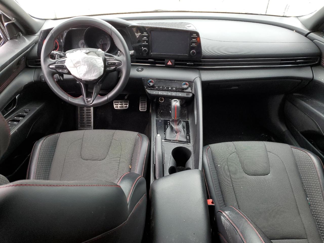 2021 Hyundai Elantra - Image 8