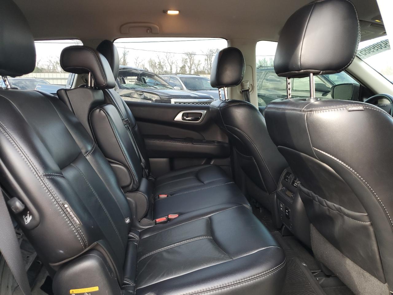 2018 Nissan Pathfinder - Image 11
