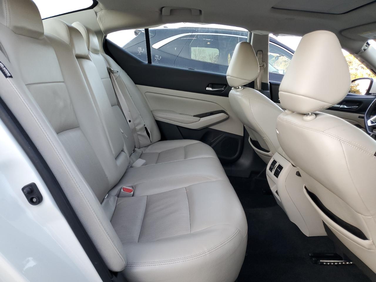 2020 Nissan Altima - Image 10