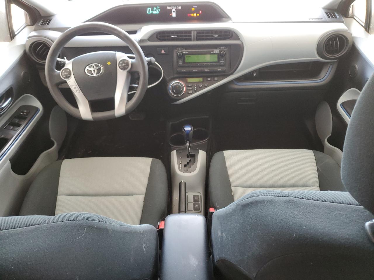 2012 Toyota Prius - Image 8